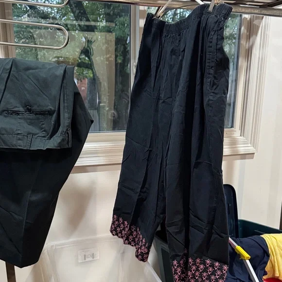 MID-Calf Clam Digger Pants Appliqué cuff SUCH A GREAT pair of Pants - Picture 2 of 6